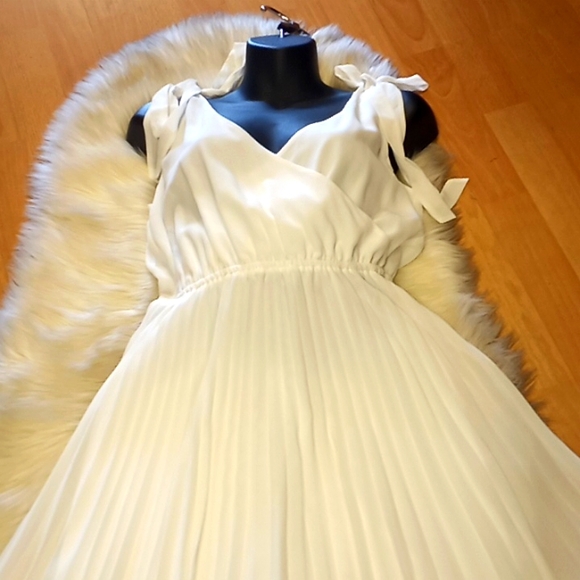 Ali & Jay White The Left Bank Midi Dress - Picture 11 of 14